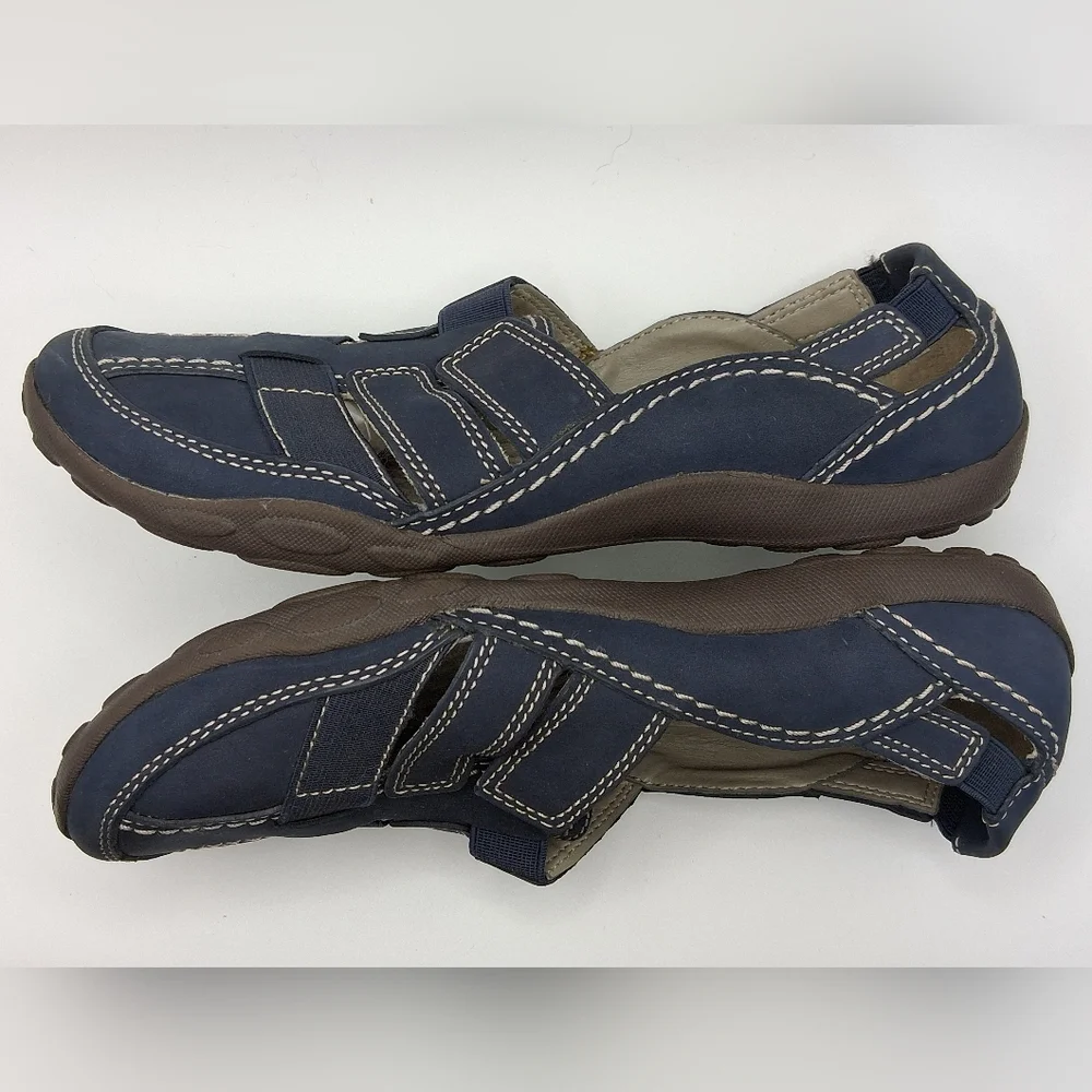 Clarks Mary Jane Loafers/Driving Shoes with Light Arch Support & White Stitching - Picture 8 of 13